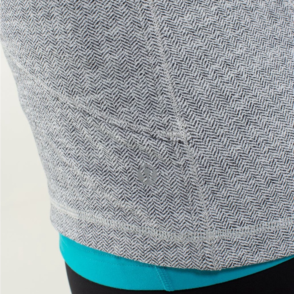 EUC Lululemon Forme Jacket II *Textured - Picture 8 of 10